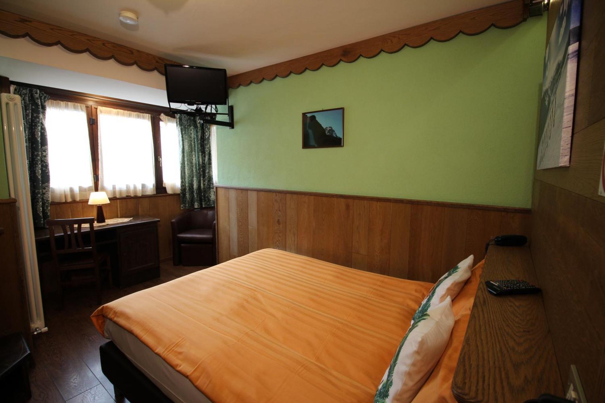 ברויל-קרוויניה Hotel Meynet מראה חיצוני תמונה