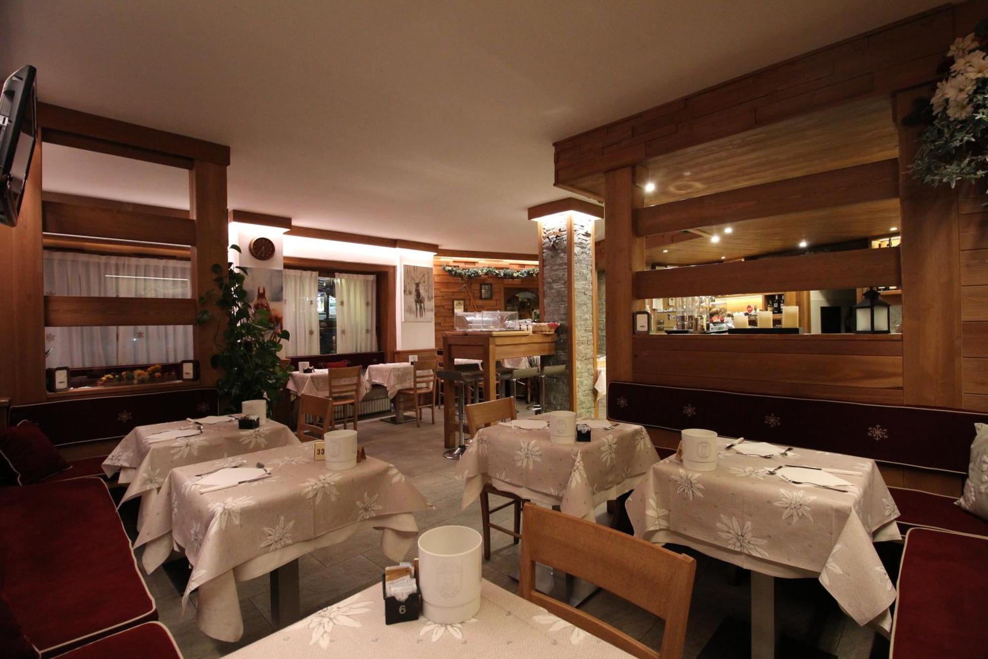 ברויל-קרוויניה Hotel Meynet מראה חיצוני תמונה