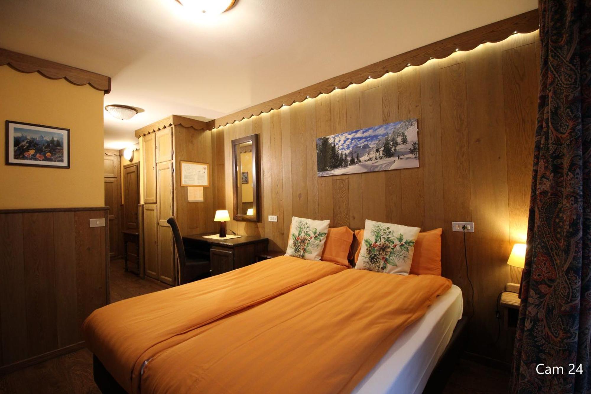 ברויל-קרוויניה Hotel Meynet מראה חיצוני תמונה