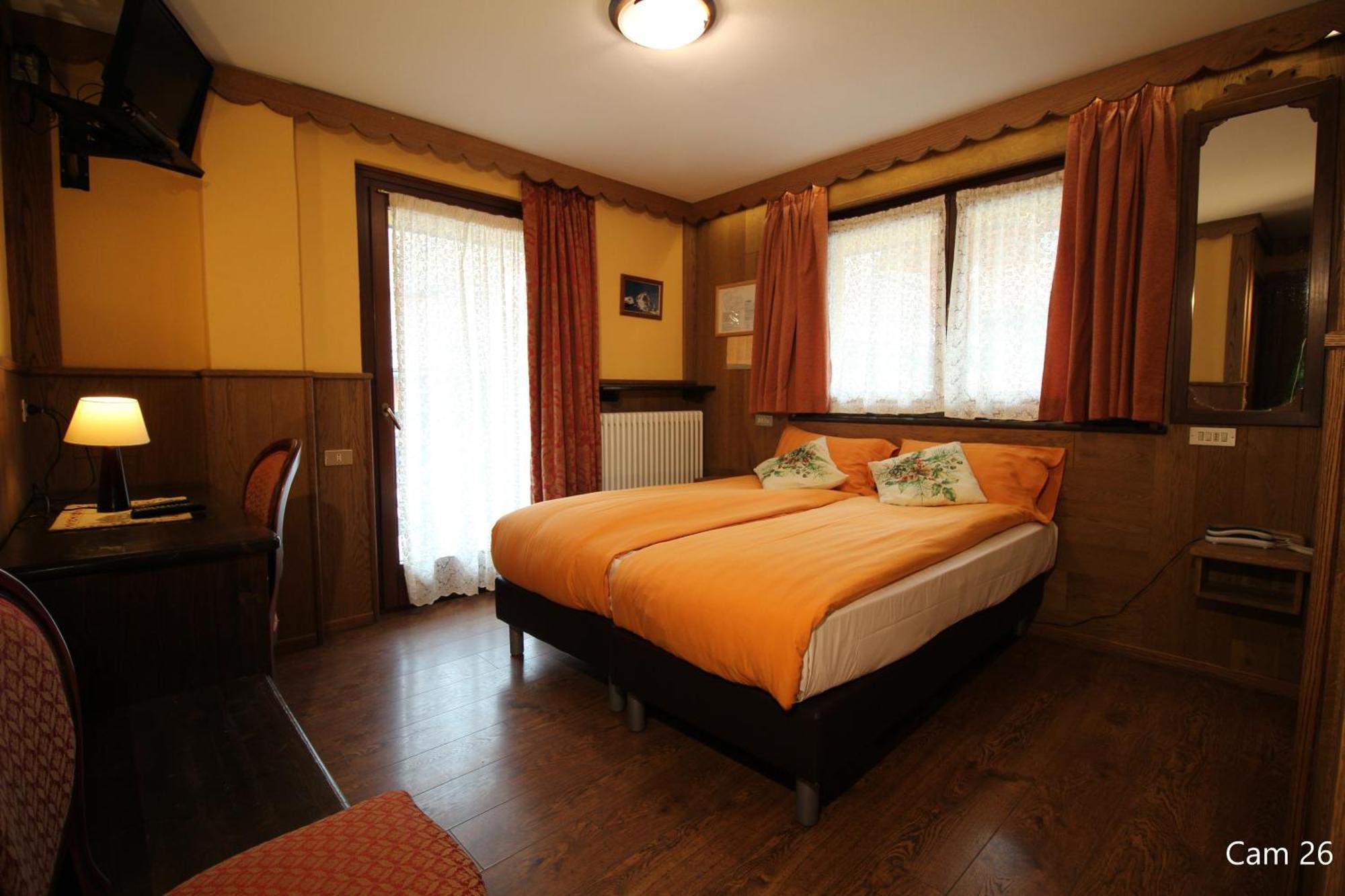 ברויל-קרוויניה Hotel Meynet מראה חיצוני תמונה